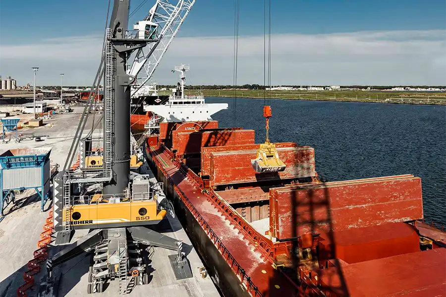 BERGÉ adquiere una tercera grúa Liebherr para mejorar la operativa en puerto en eficiencia y sostenibilidad