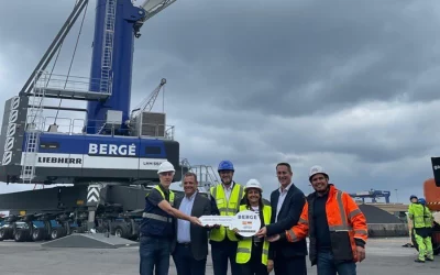 BERGÉ recibe en el Puerto de Bilbao la primera de las grúas Liebherr adquiridas dentro de su plan de modernización de activos